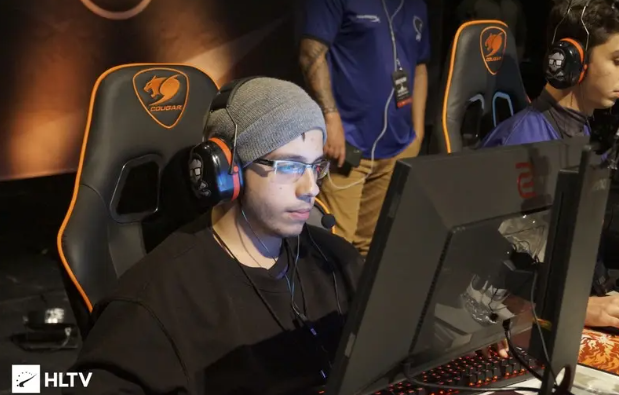 一直吸引着 一直吸引着